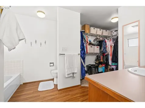 954 S 44th Street Springfield OR 97478