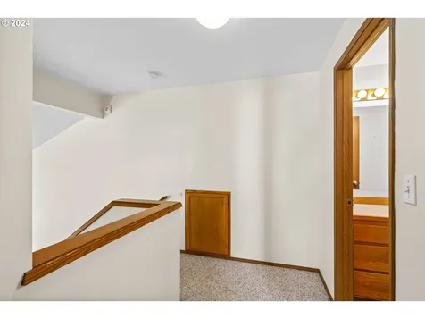 954 S 44th Street Springfield OR 97478