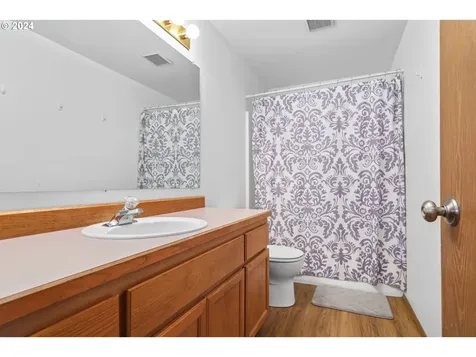 954 S 44th Street Springfield OR 97478