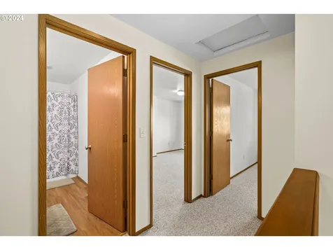 954 S 44th Street Springfield OR 97478
