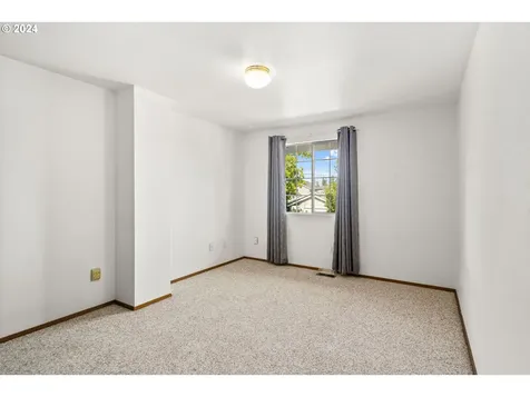 954 S 44th Street Springfield OR 97478