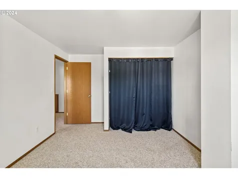 954 S 44th Street Springfield OR 97478