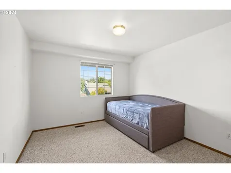 954 S 44th Street Springfield OR 97478