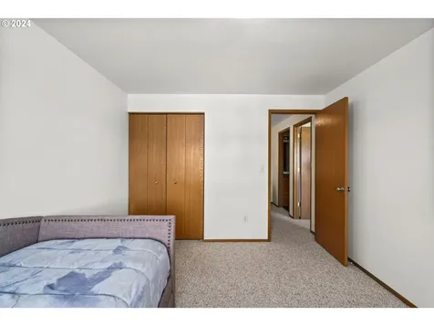 954 S 44th Street Springfield OR 97478