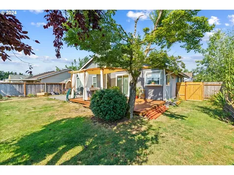 954 S 44th Street Springfield OR 97478
