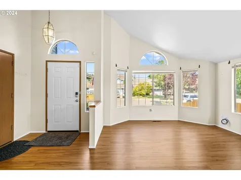 954 S 44th Street Springfield OR 97478