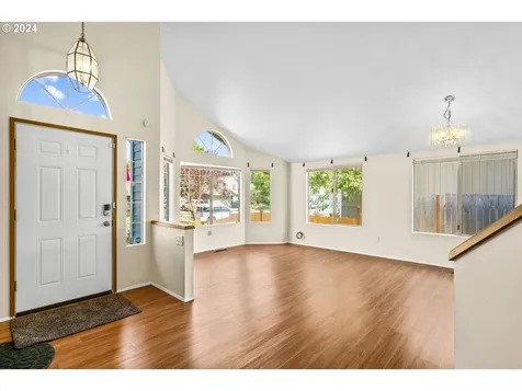 954 S 44th Street Springfield OR 97478