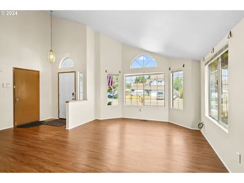 954 S 44th Street Springfield OR 97478