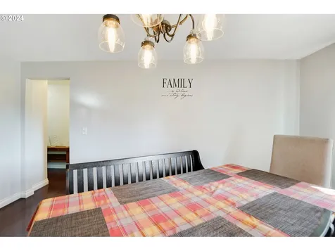 546 Oregon Avenue NE Salem OR 97301