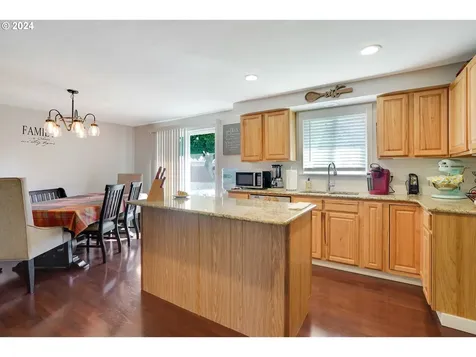 546 Oregon Avenue NE Salem OR 97301