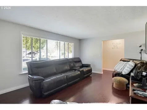 546 Oregon Avenue NE Salem OR 97301