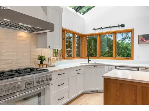 10 Sherwood Court Lake Oswego OR 97034