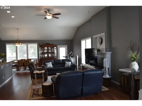 1817 N Barlow Street Cornelius OR 97113