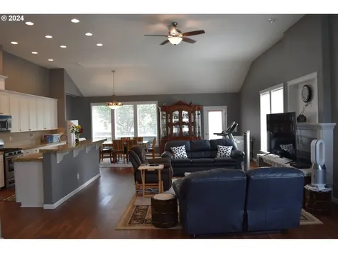 1817 N Barlow Street Cornelius OR 97113
