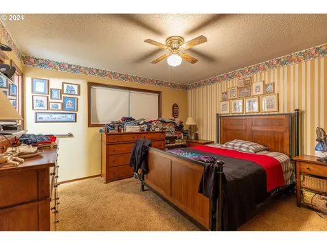 16625 Astor Avenue Lake Oswego OR 97035