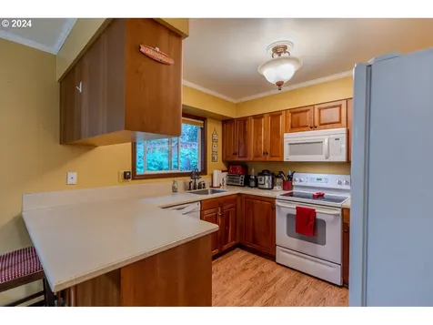 16625 Astor Avenue Lake Oswego OR 97035