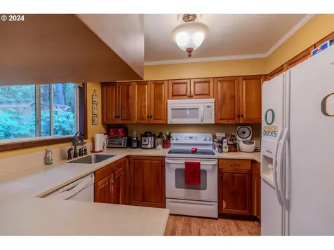 16625 Astor Avenue Lake Oswego OR 97035