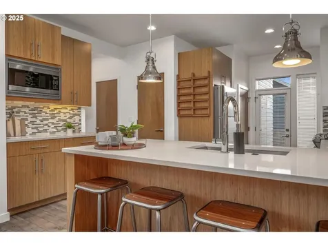 4709 N Colonial Avenue Portland OR 97217