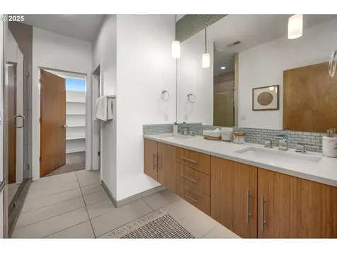 4709 N Colonial Avenue Portland OR 97217