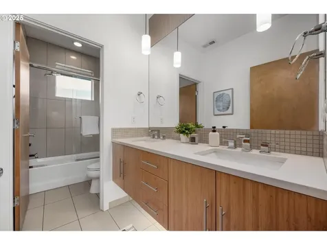 4709 N Colonial Avenue Portland OR 97217
