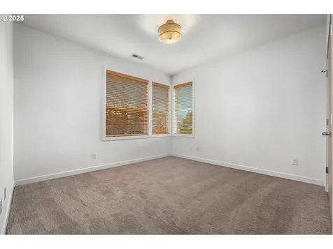 4709 N Colonial Avenue Portland OR 97217