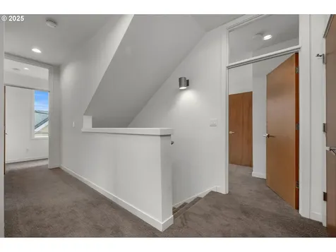 4709 N Colonial Avenue Portland OR 97217