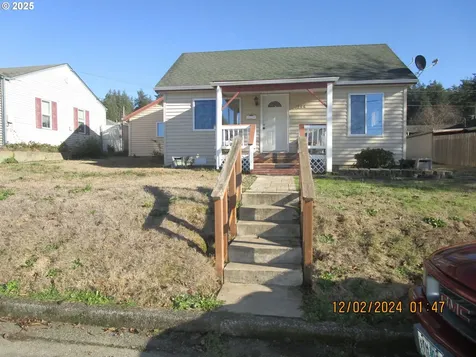 1266 N Folsom Court Coquille OR 97423