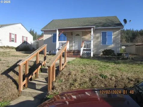 1266 N Folsom Court Coquille OR 97423