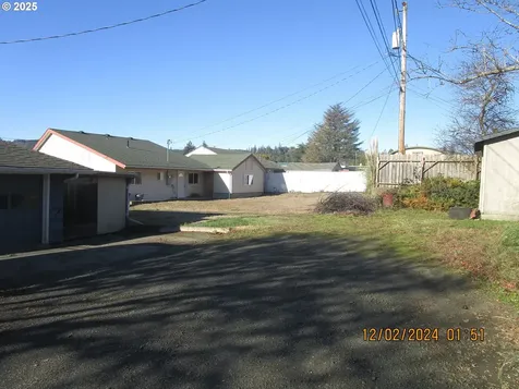 1266 N Folsom Court Coquille OR 97423