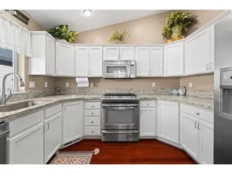 745 SW 12th Street Troutdale OR 97060