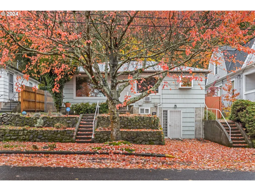 5727 S Corbett Avenue Portland OR 97239