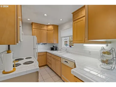 5727 S Corbett Avenue Portland OR 97239