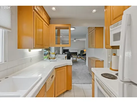 5727 S Corbett Avenue Portland OR 97239