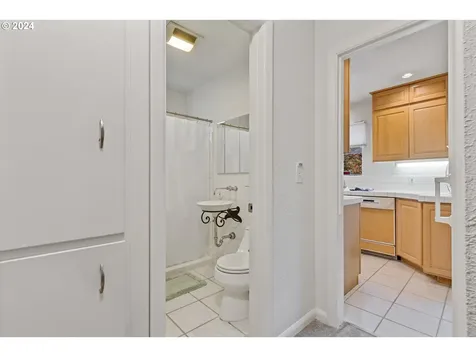 5727 S Corbett Avenue Portland OR 97239