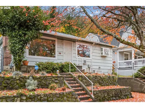 5727 S Corbett Avenue Portland OR 97239