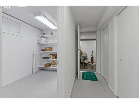 5727 S Corbett Avenue Portland OR 97239