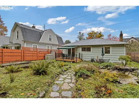5727 S Corbett Avenue Portland OR 97239