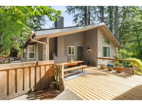 3110 SW Arnold Street Portland OR 97219