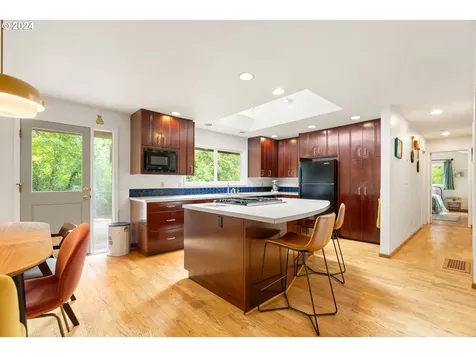 3110 SW Arnold Street Portland OR 97219