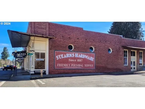 204 SE Locust Street Oakland OR 97462