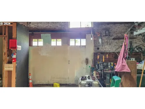 204 SE Locust Street Oakland OR 97462