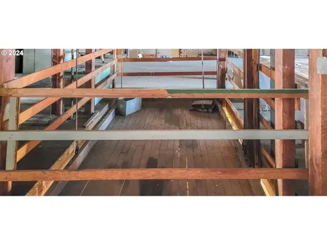 204 SE Locust Street Oakland OR 97462