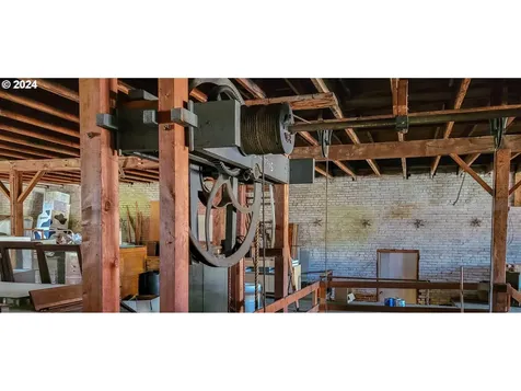 204 SE Locust Street Oakland OR 97462