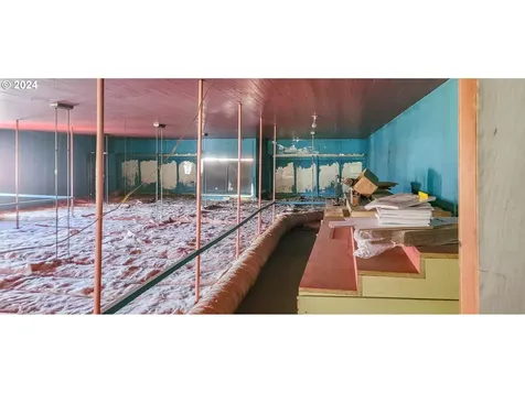 204 SE Locust Street Oakland OR 97462