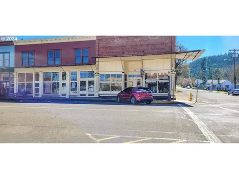 204 SE Locust Street Oakland OR 97462