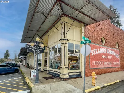 204 SE Locust Street Oakland OR 97462