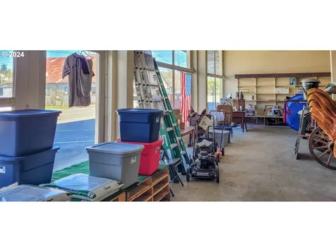 204 SE Locust Street Oakland OR 97462