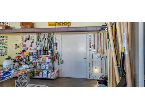 204 SE Locust Street Oakland OR 97462