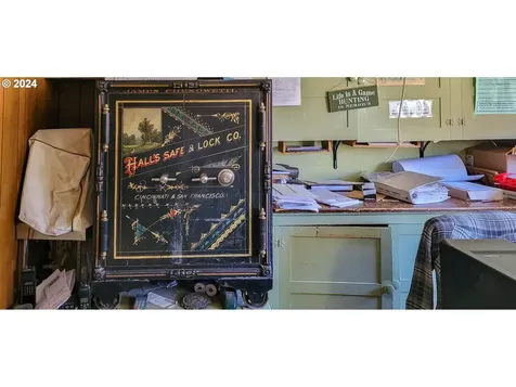 204 SE Locust Street Oakland OR 97462