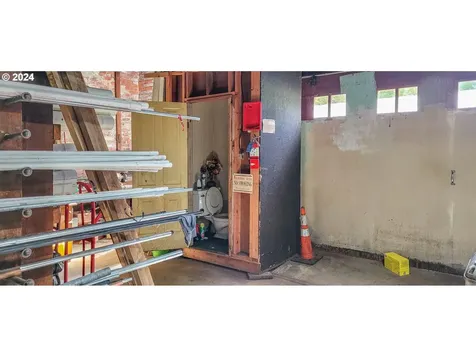 204 SE Locust Street Oakland OR 97462